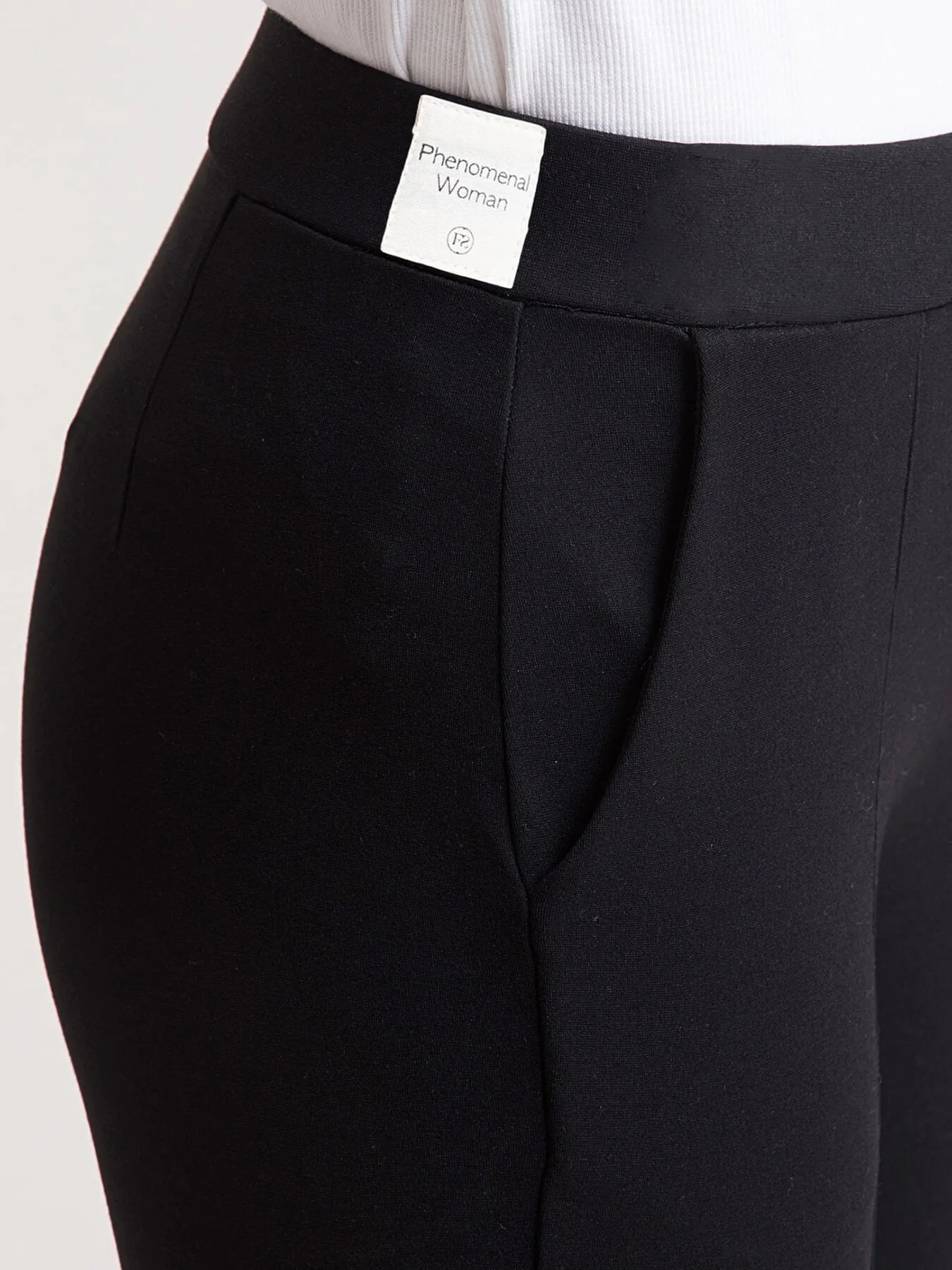 LivIn Straight Pants - Black