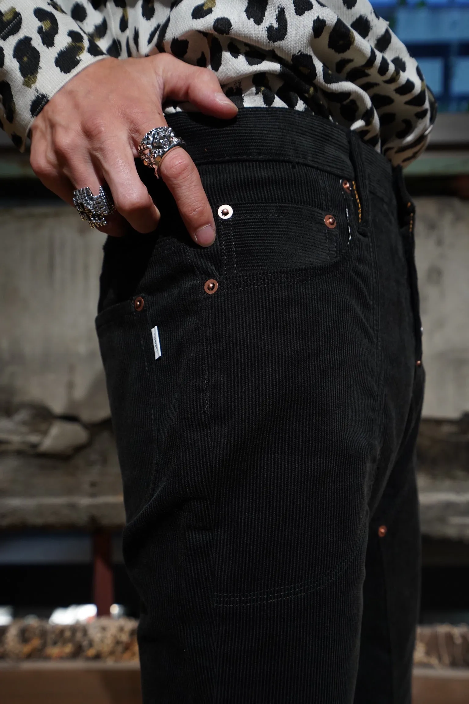 SUGARHILL CORDUROY BELL BOTTOM DEMIN PANTS (BLACK)