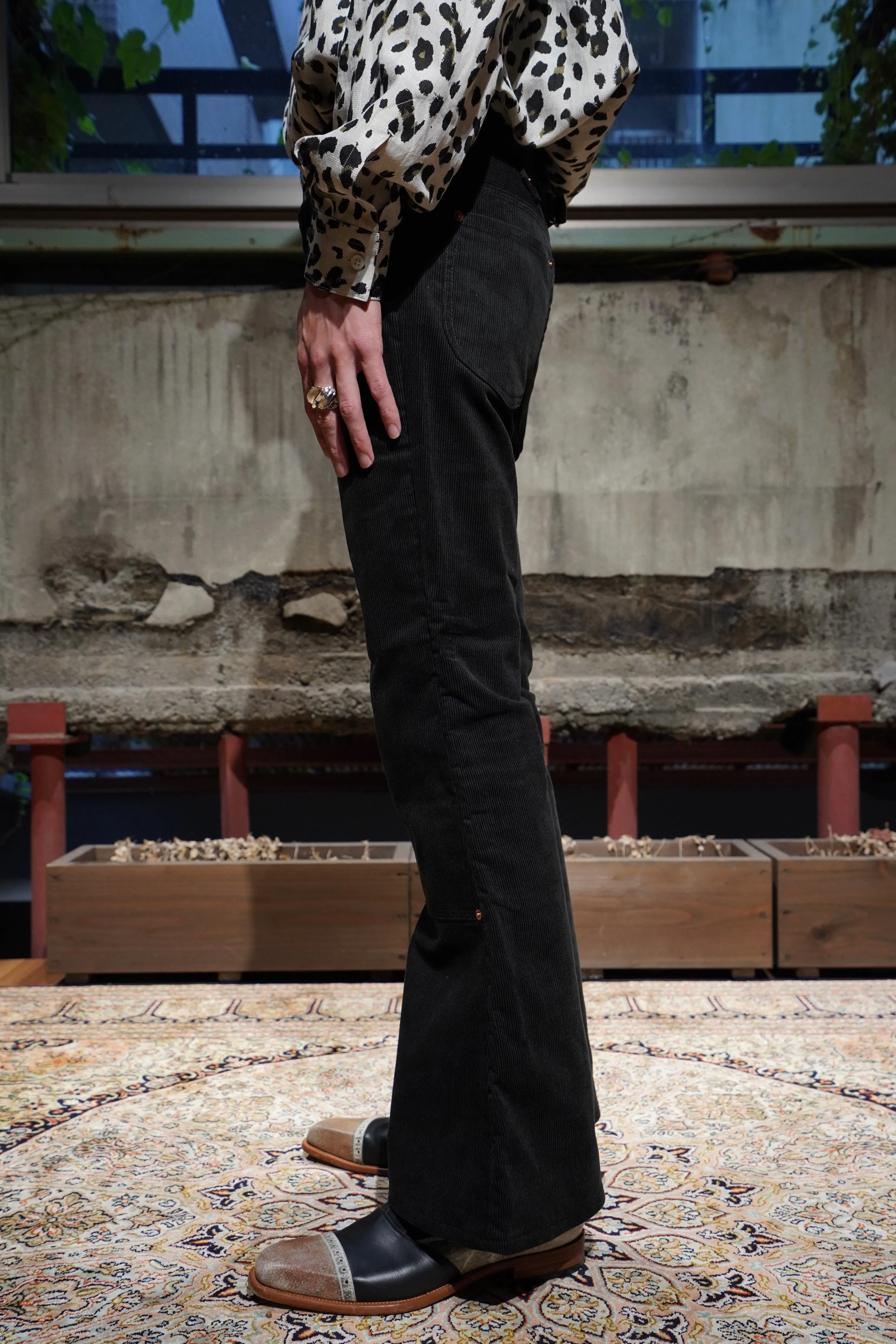SUGARHILL CORDUROY BELL BOTTOM DEMIN PANTS (BLACK)