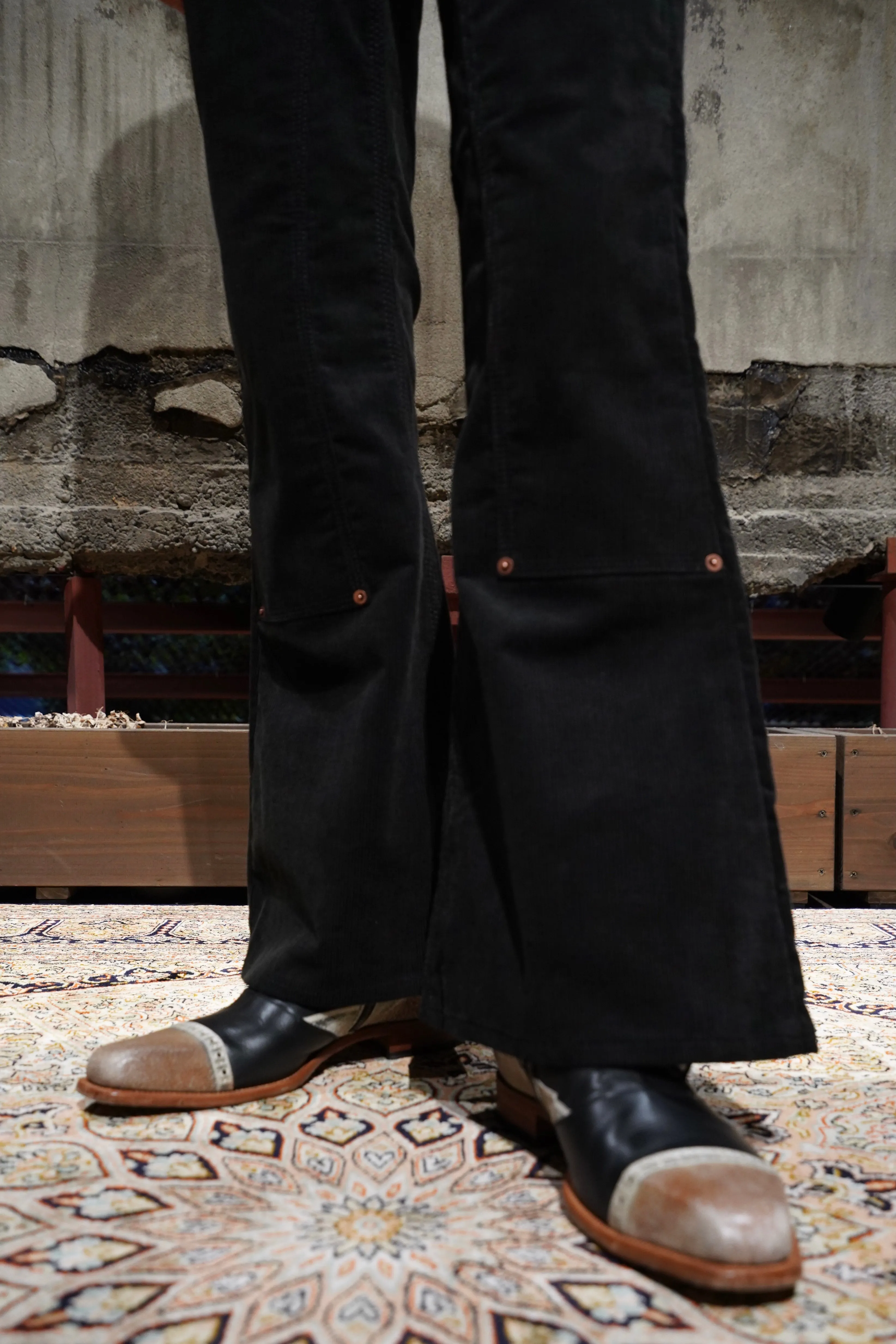 SUGARHILL CORDUROY BELL BOTTOM DEMIN PANTS (BLACK)