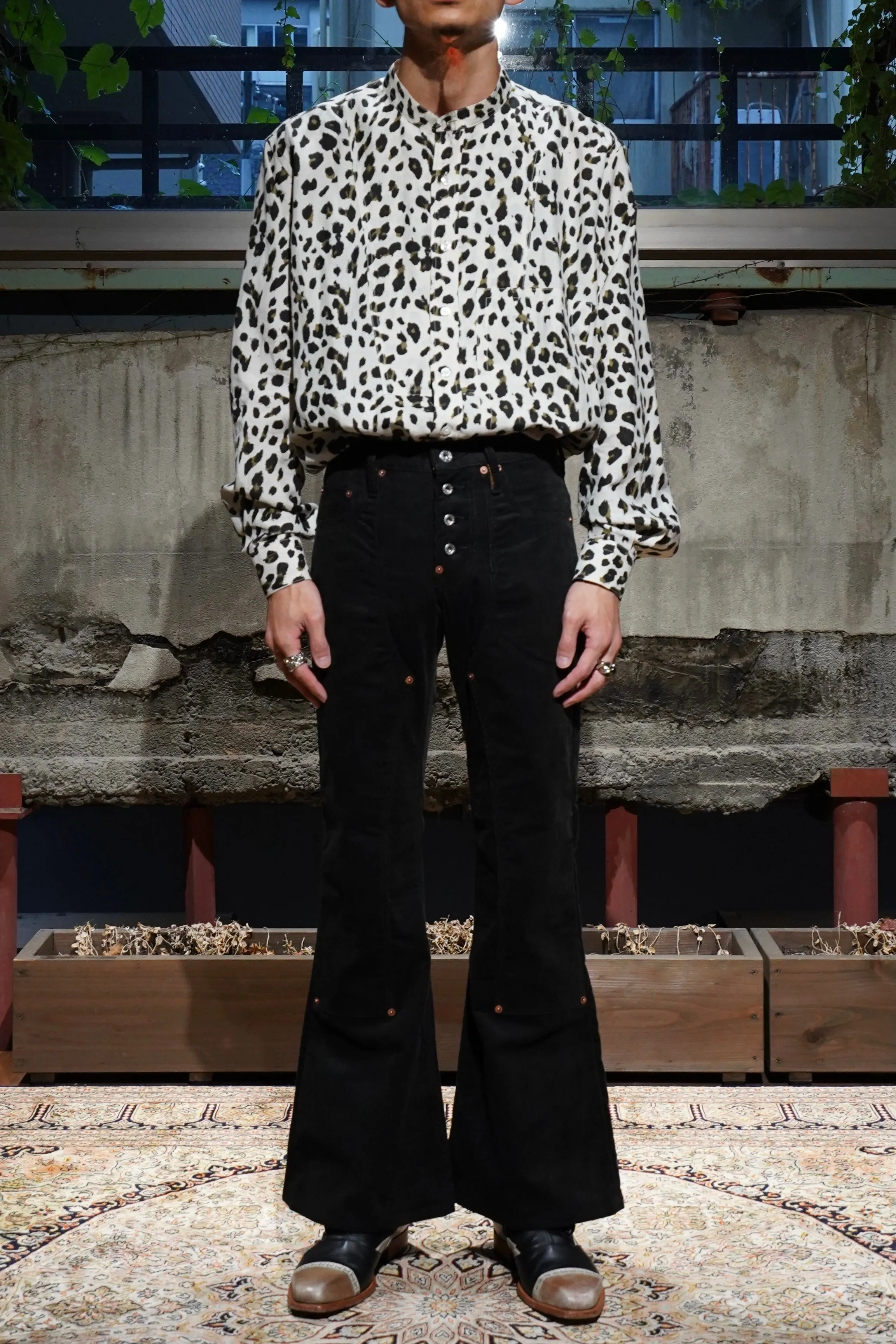 SUGARHILL CORDUROY BELL BOTTOM DEMIN PANTS (BLACK)