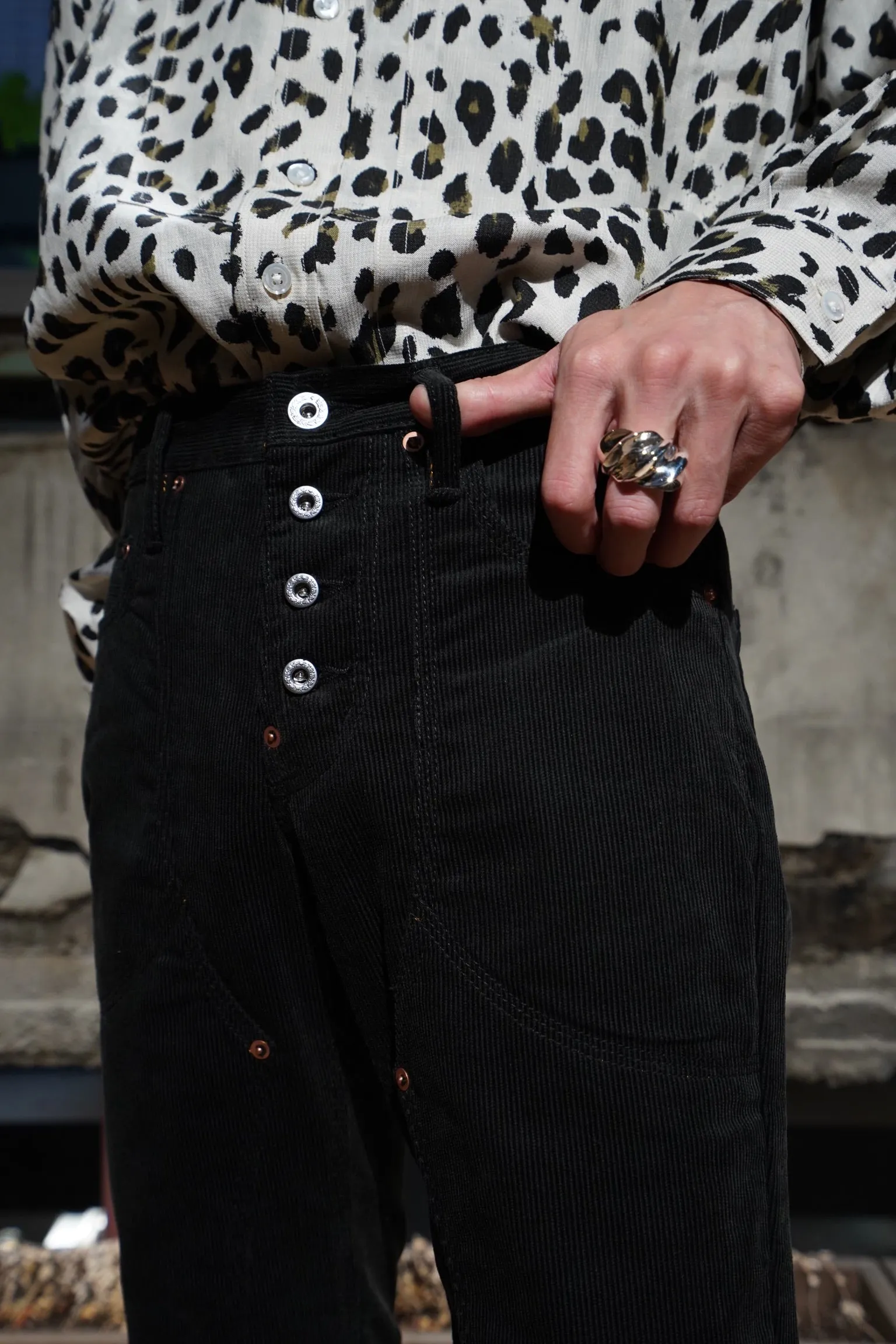 SUGARHILL CORDUROY BELL BOTTOM DEMIN PANTS (BLACK)