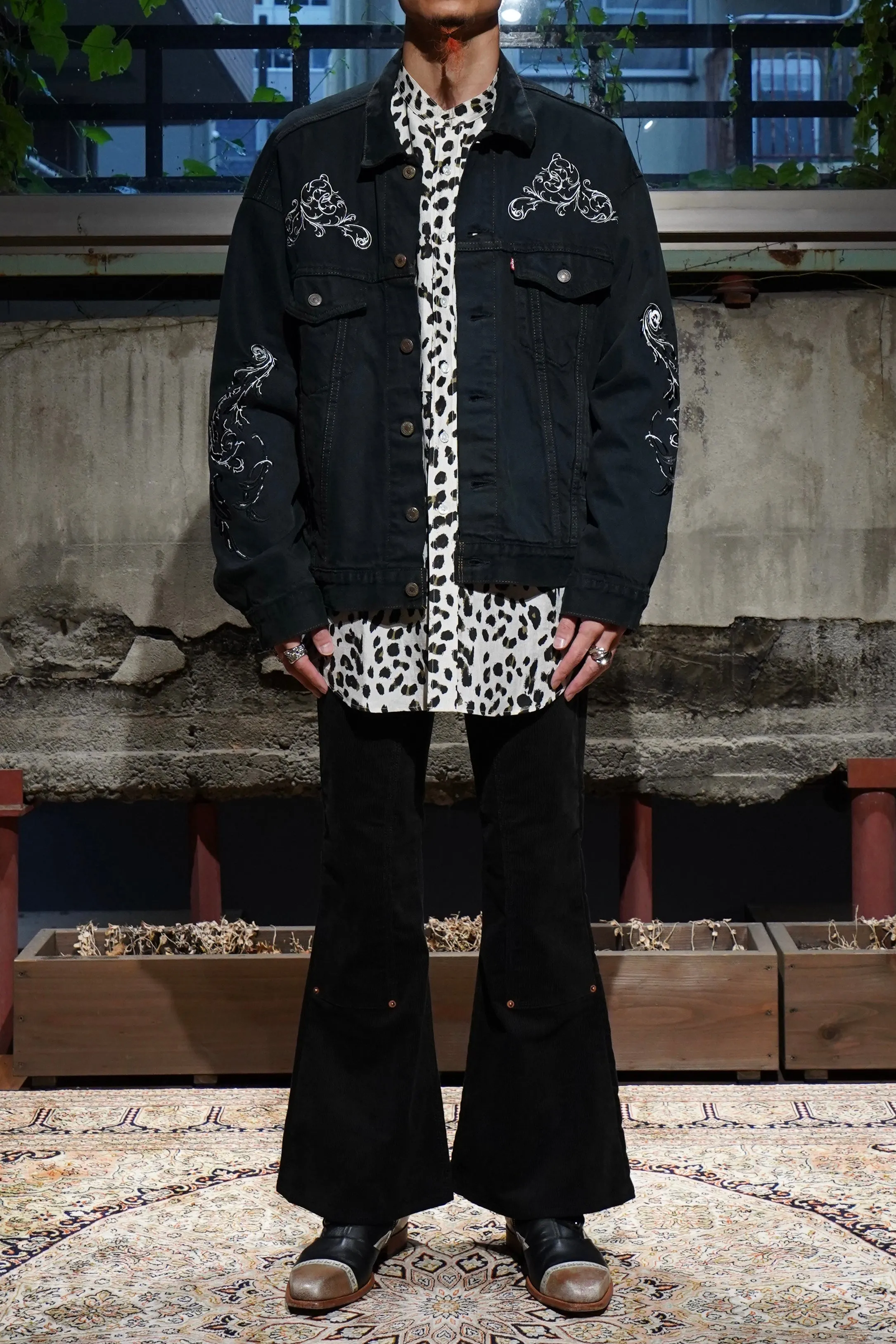 SUGARHILL CORDUROY BELL BOTTOM DEMIN PANTS (BLACK)