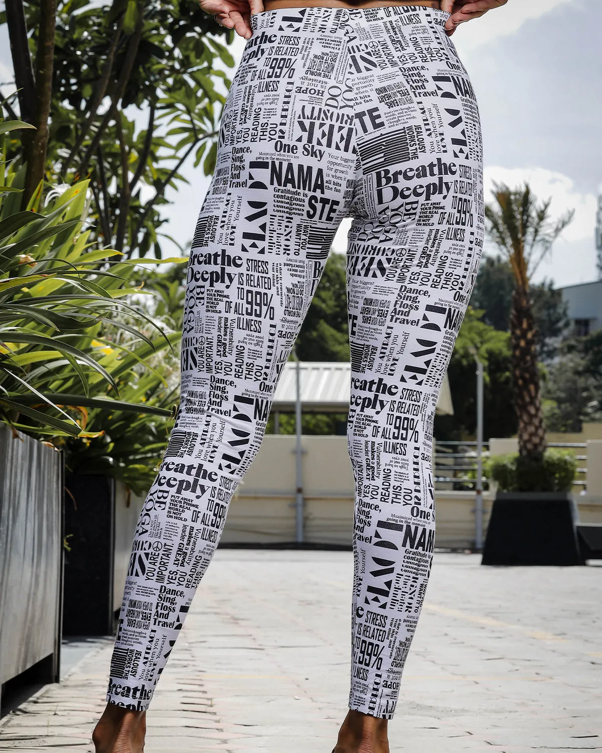 Women White Printed Stretchable Legging